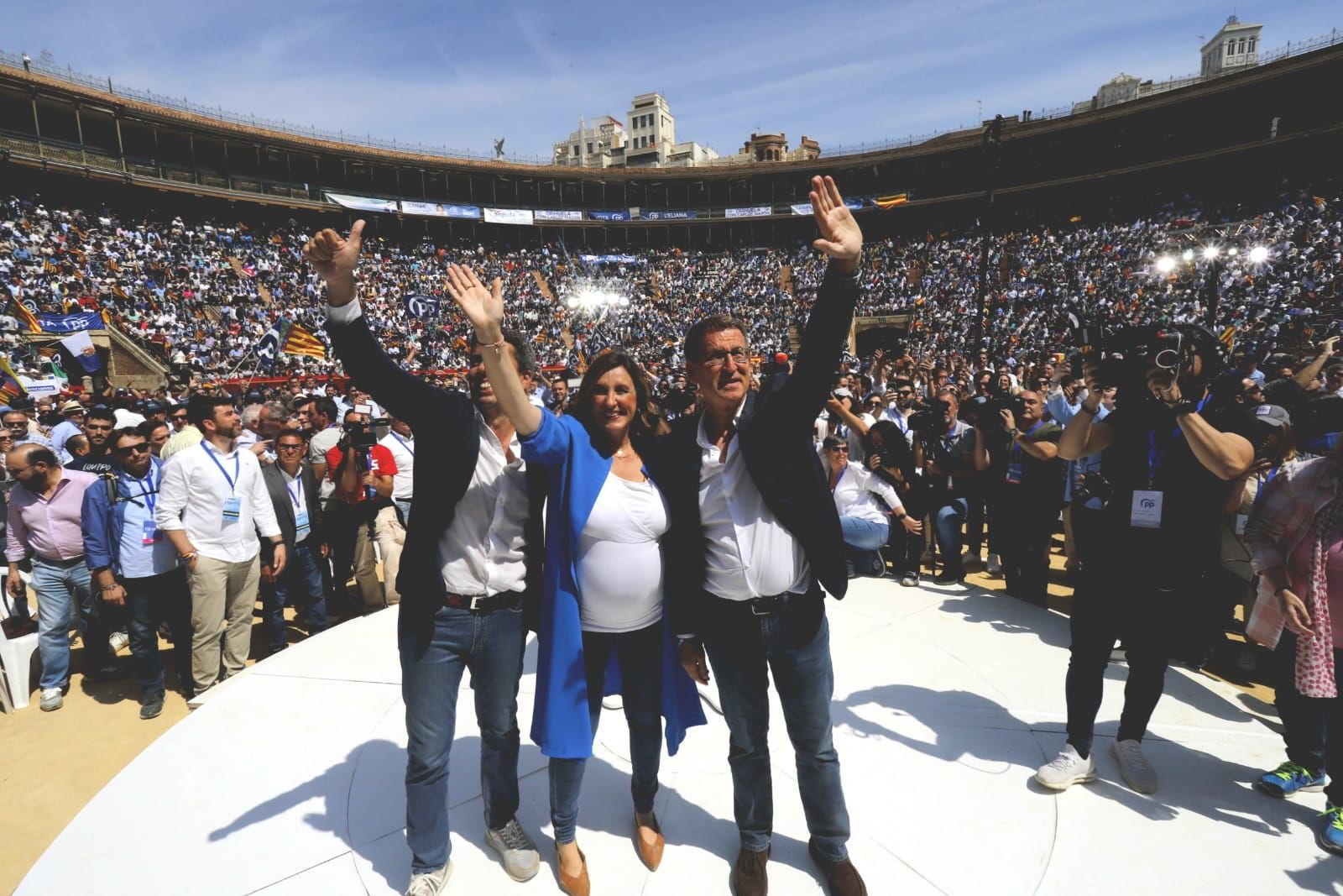 Mitin central del PPCV en la Plaza de Toros de València