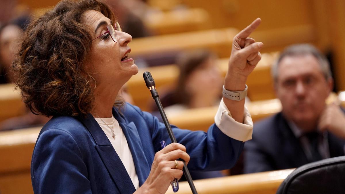 María Jesús Montero durante la sesión de control al Gobierno en el Senado.