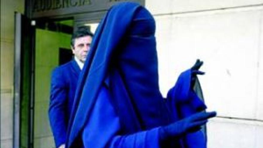 La testigo del burka declara a cara descubierta ante el juez