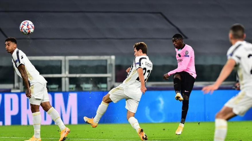El 0-1, al rebotar el remate de Dembélé en la pierna de Chiesa. | Massimo Pinca / Reuters