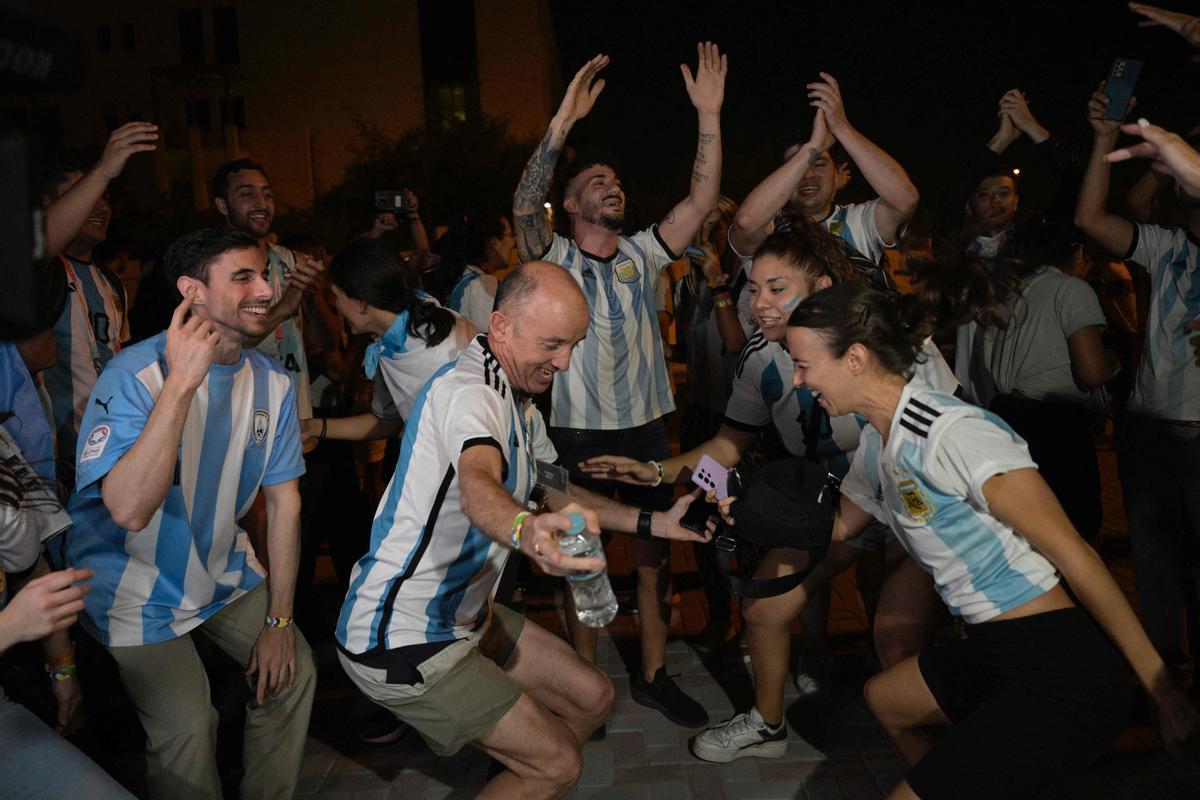 Aficionados argentinos en Doha.