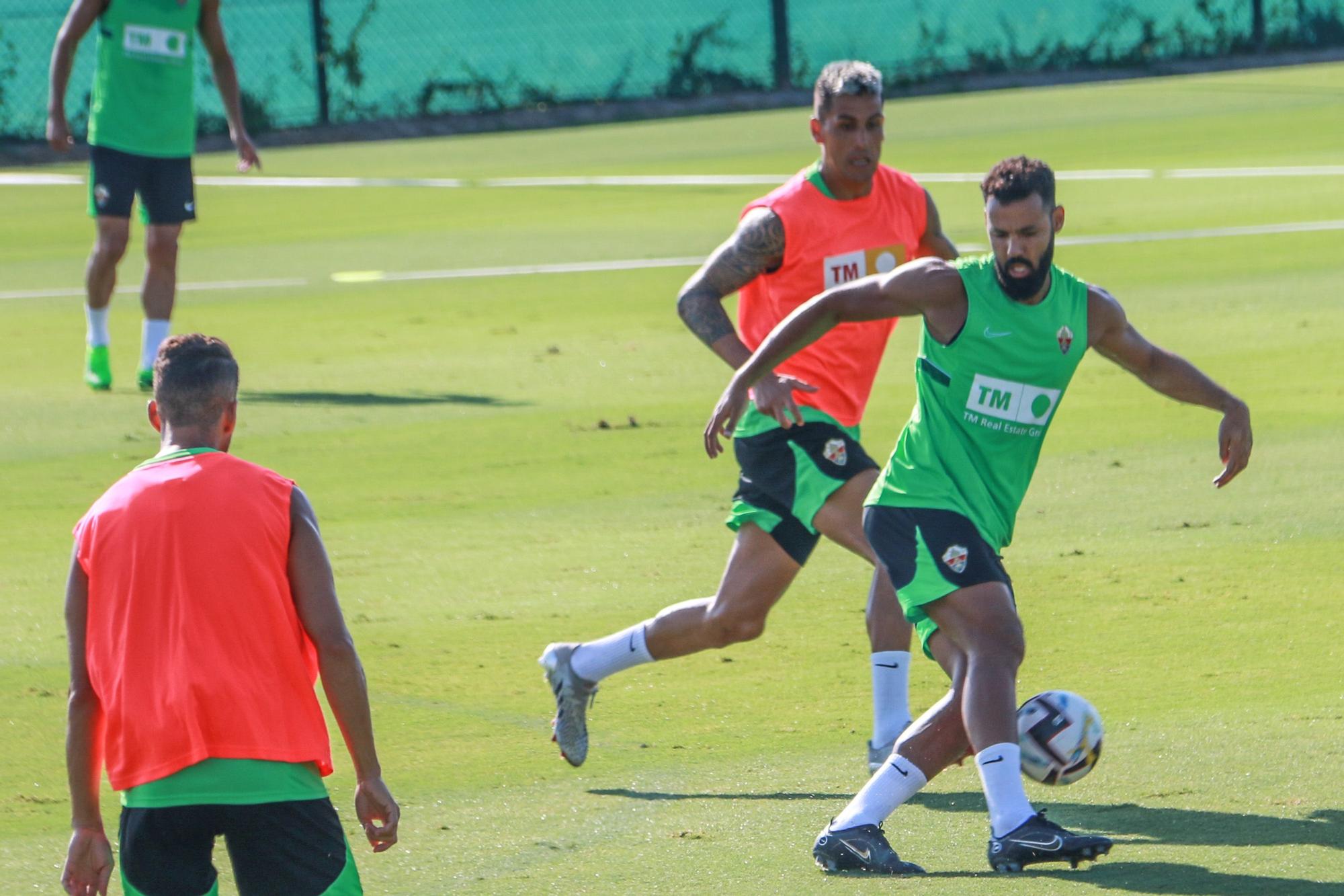 Entrenamiento del Elche CF en La Finca Golf Resort en Algorfa