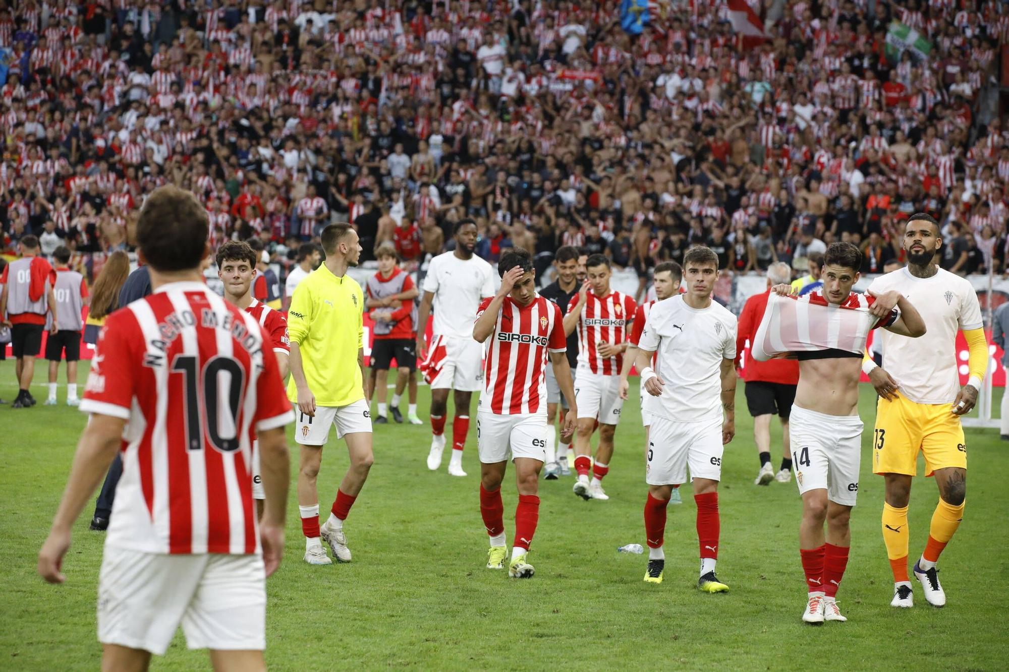 Derbi asturiano: las imágenes del partido entre el Sporting y el Oviedo en El Molinón