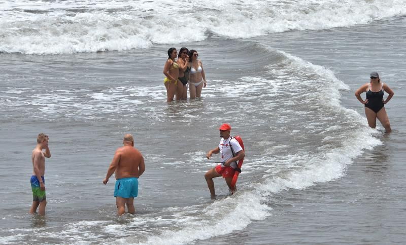 11/07/2018 SAN AGUSTÍN, SAN BARTOLOMÉ DE TIRAJANA. Calor en la playa de Las Burras. SANTI BLANCO  | 11/07/2018 | Fotógrafo: Santi Blanco