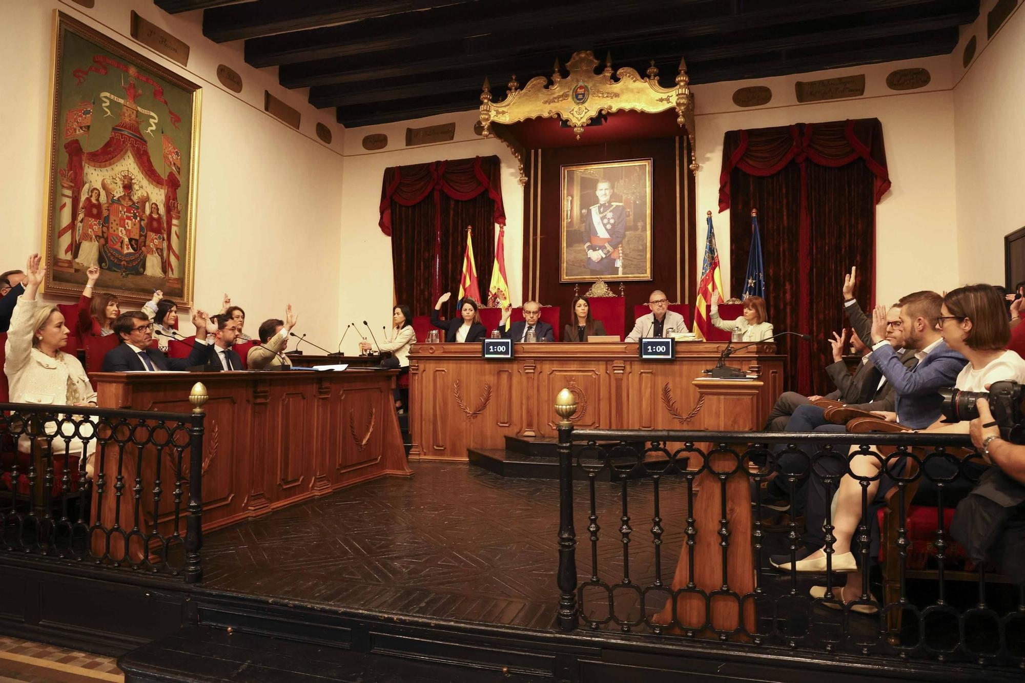 Pleno de ayuntamiento de Elche por la dimisión de José Navarro