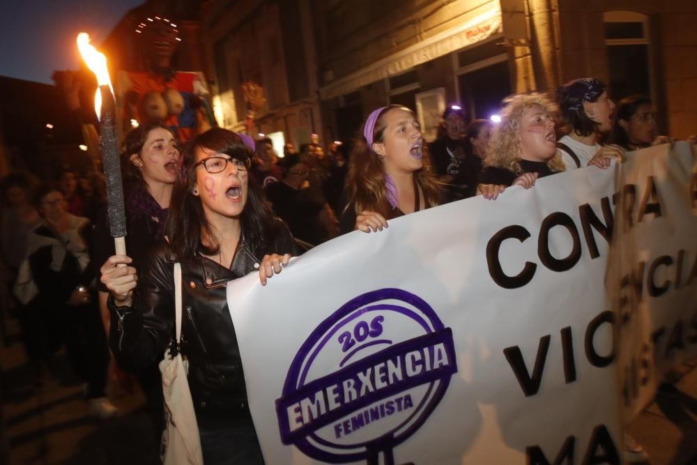 Noche violeta en Vigo por un mundo feminista. // R. Grobas