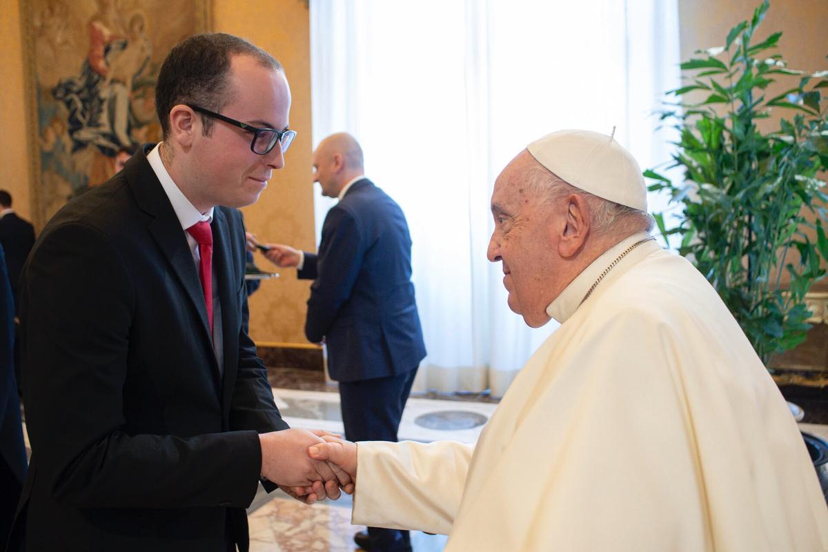 Juan González junto al papa Francisco.