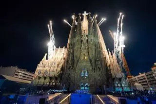 La mejores imágenes | El papa León XIV bendice la Torre de Jesús de la Sagrada Família