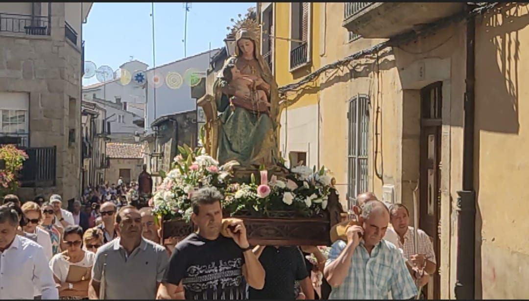 GALERÍA| Traslado de la Virgen de la Bandera en Fermoselle