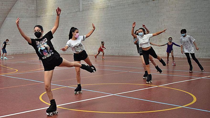 Un grupo de patinadores.