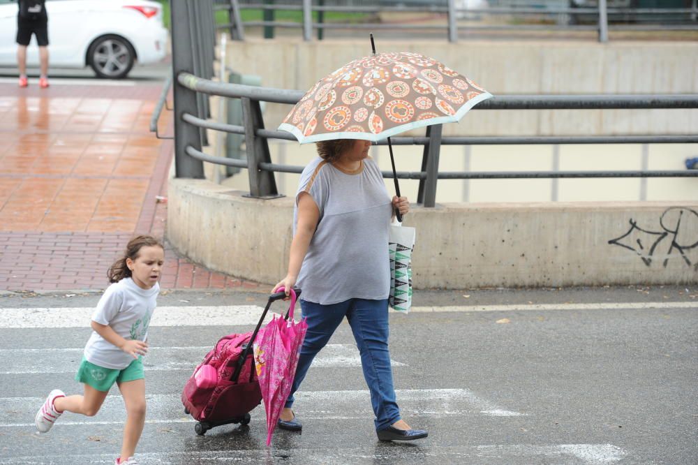 La lluvia sorprende a los murcianos