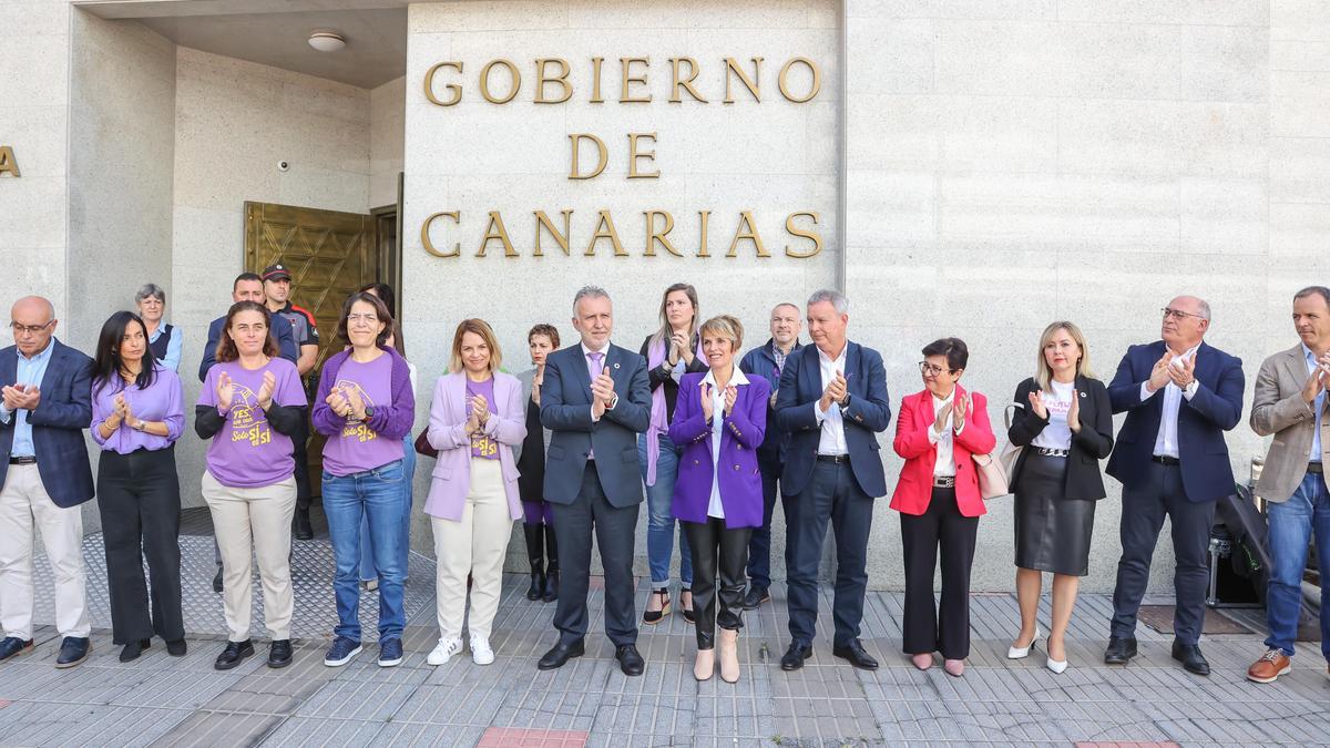 Ángel Víctor Torres en la celebración del 8M en Las Palmas de Gran Canaria.