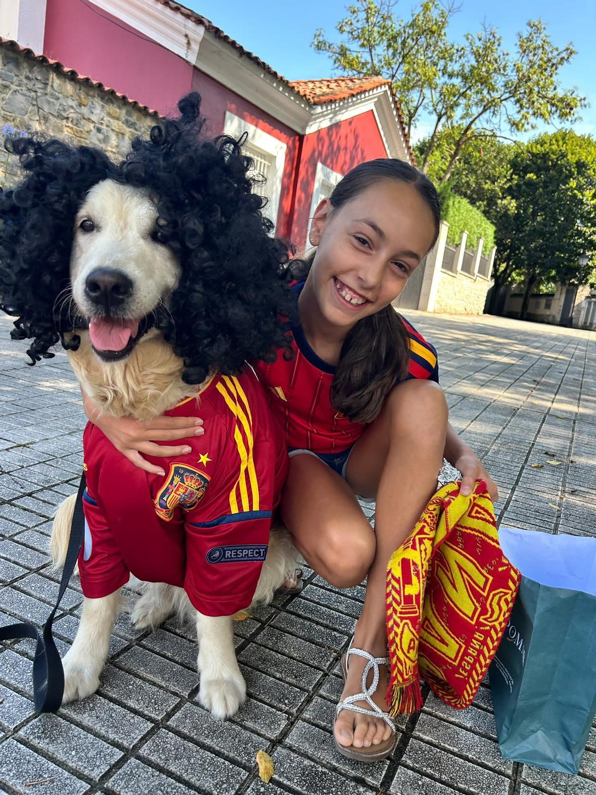 Cucurella, la perra que enamora a Somió