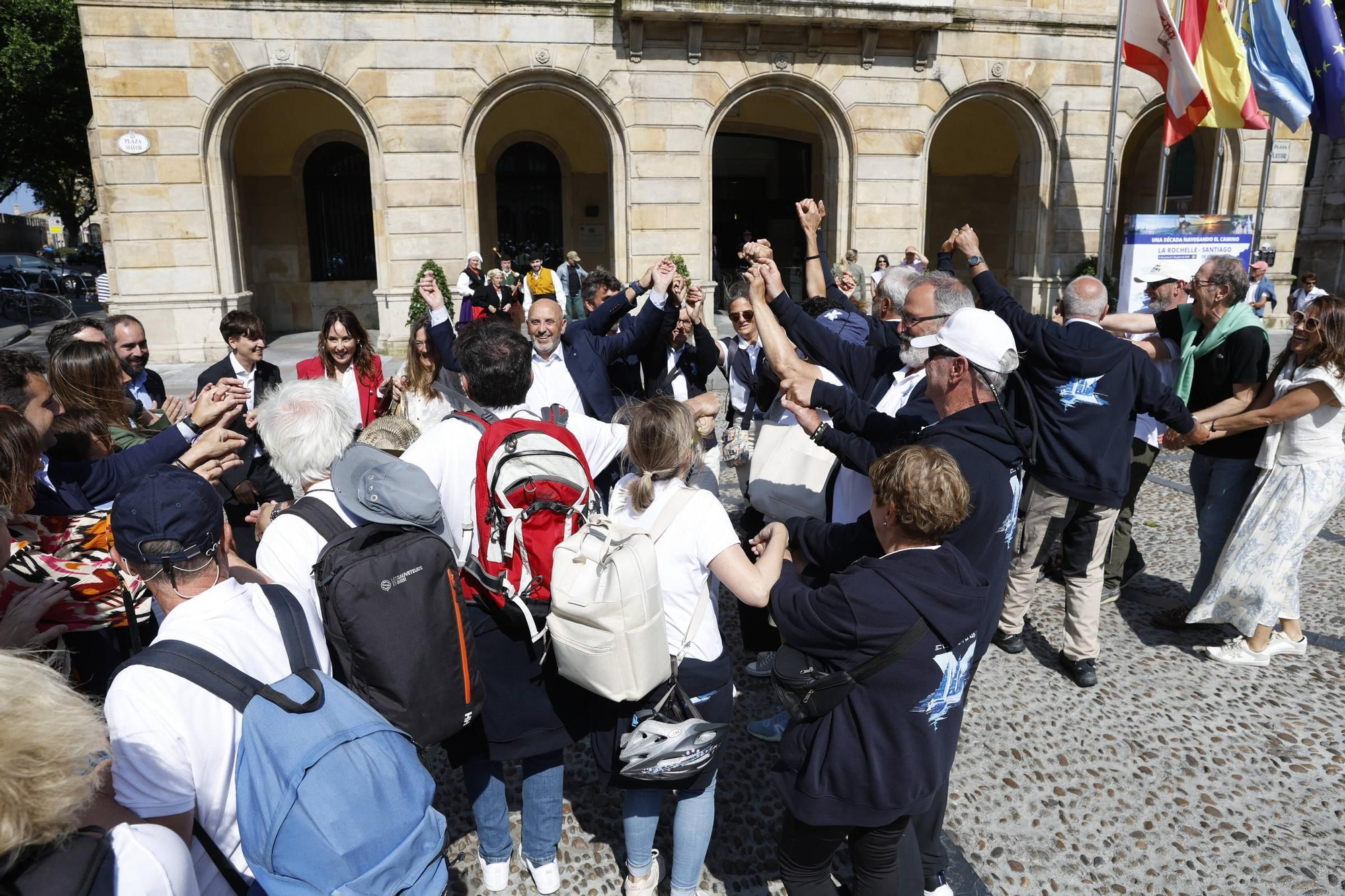 Gijón fija la colaboración entre los municipios del Camino de Santiago por mar en el norte de España (en imágenes)