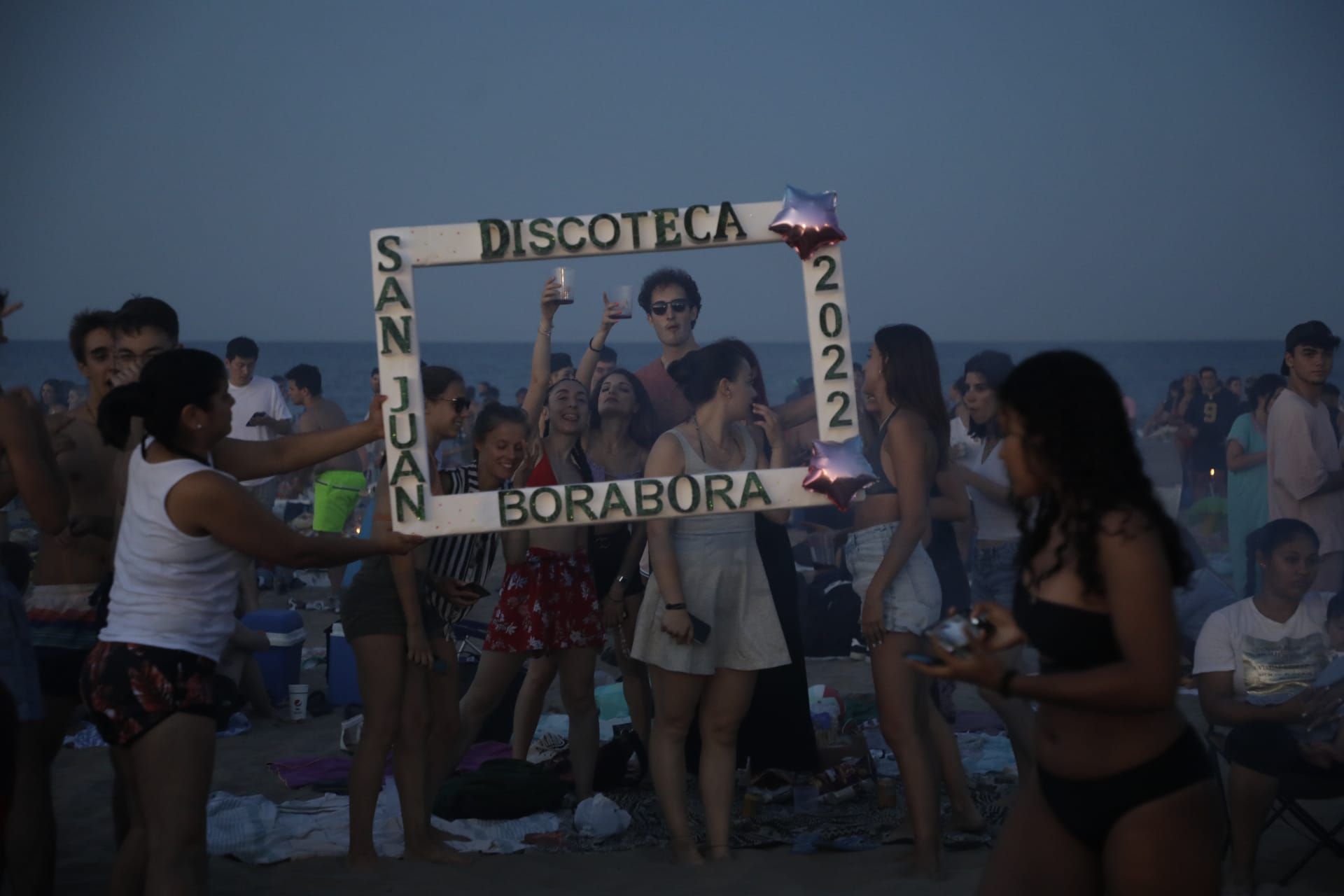 València inunda sus playas en el primer San Juan poscovid