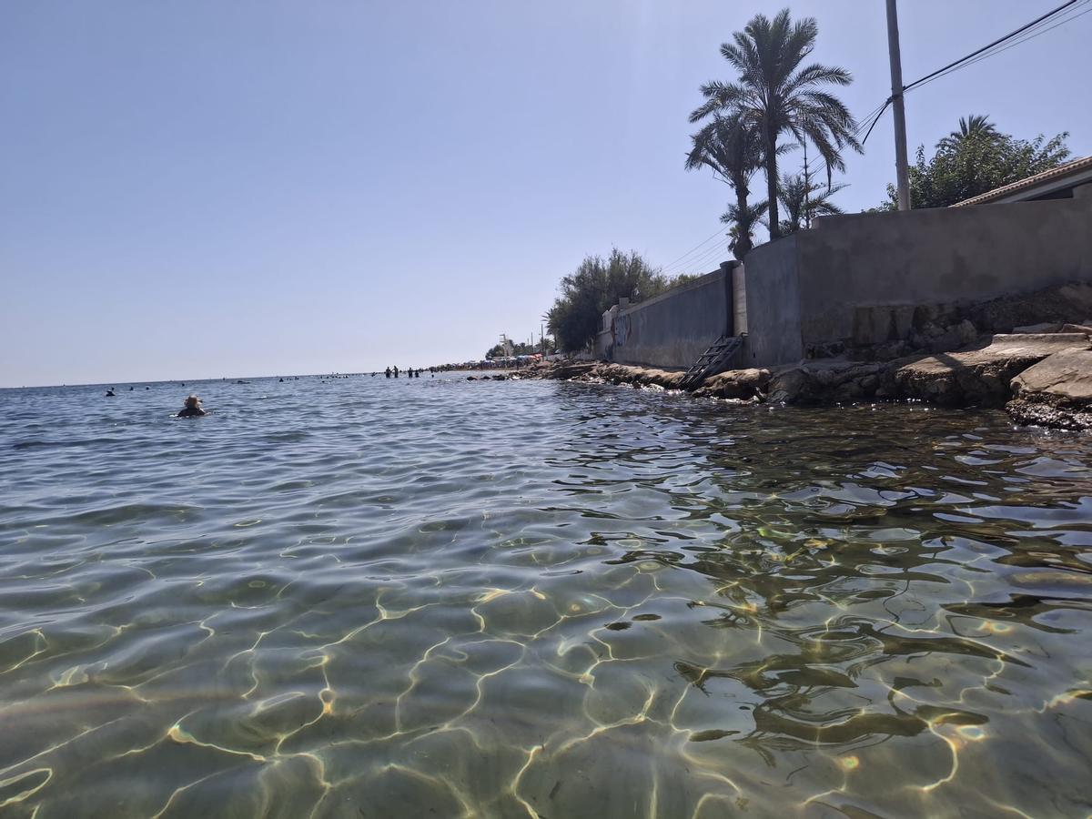 Zambullirse en una playa en ruinas en Dénia (imágenes) Zambullirse en una playa en ruinas en Dénia (imágenes)
