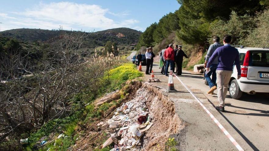 El alcalde visitó la zona afectada junto al almirante Aniceto Rosique.