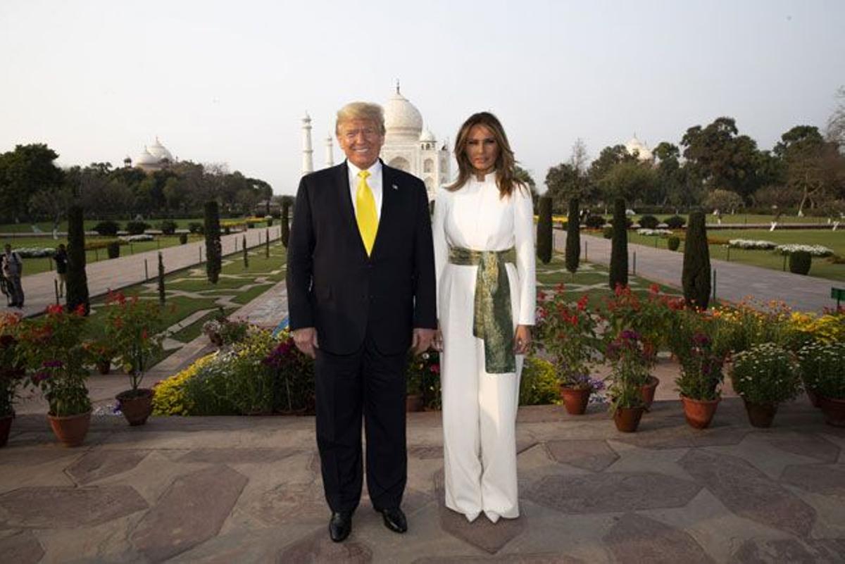 Melania Trump nos conquista con su mono blanco en la India