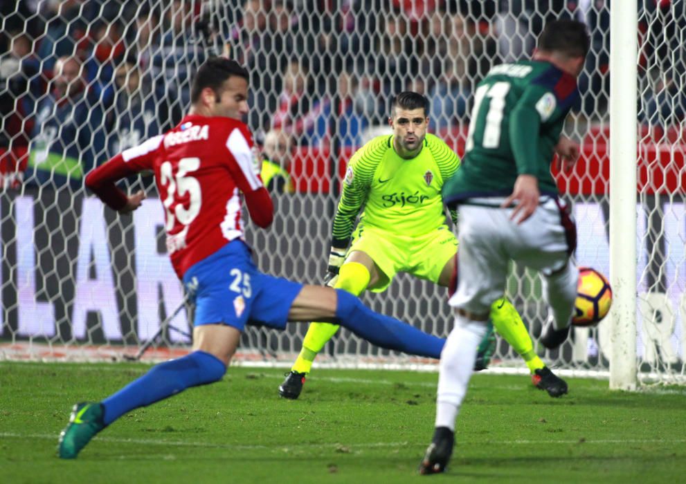 El partido entre el Sporting y el Osasuna, en imágenes