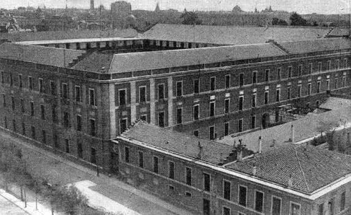 El Cuartel de la Montaña de Madrid en los años 30, el tiempo en el que estuvo el padre de la escritora Mercedes Sophía Ramos.
