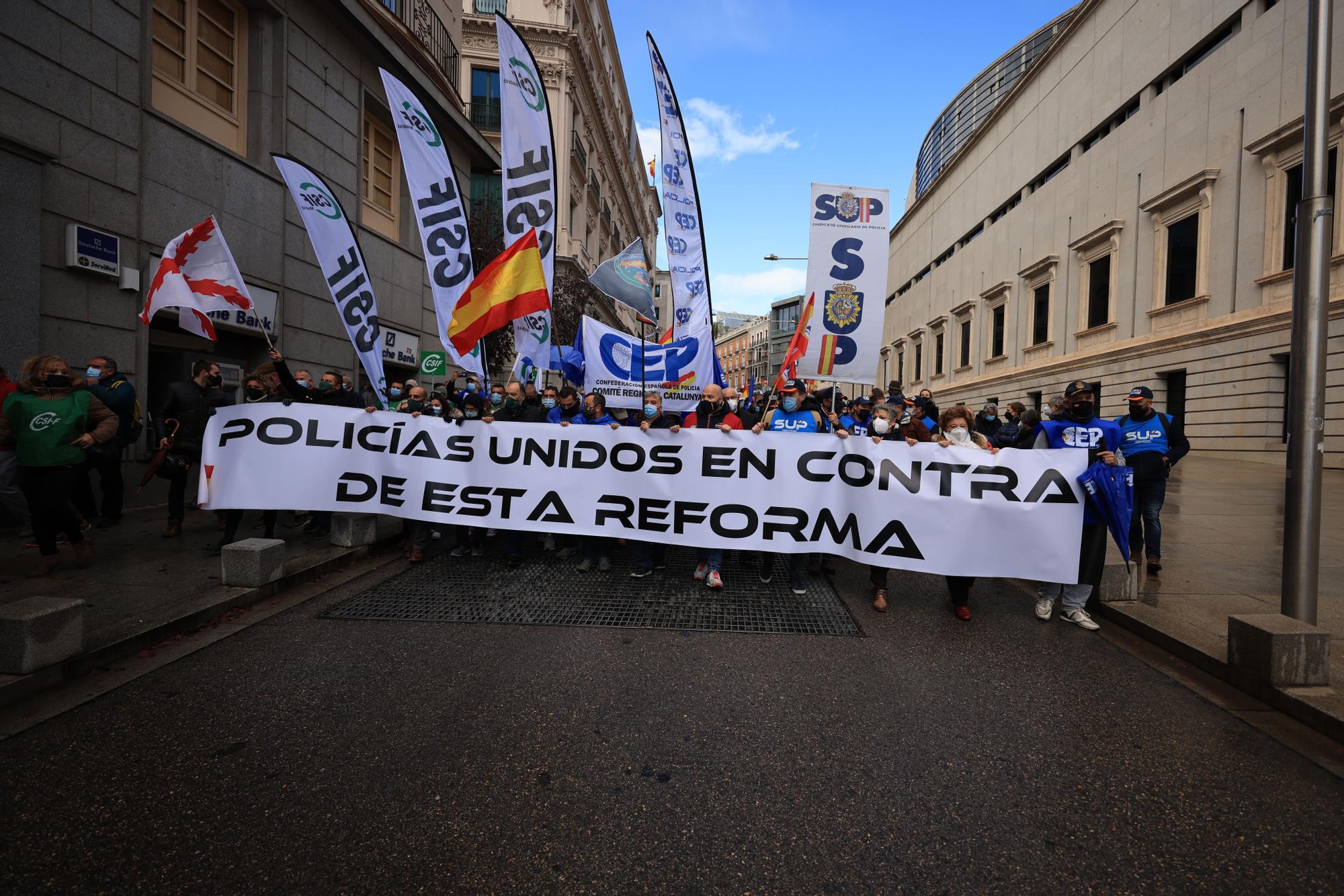 Representation of police and civil guards from Alicante in the demonstration against the 