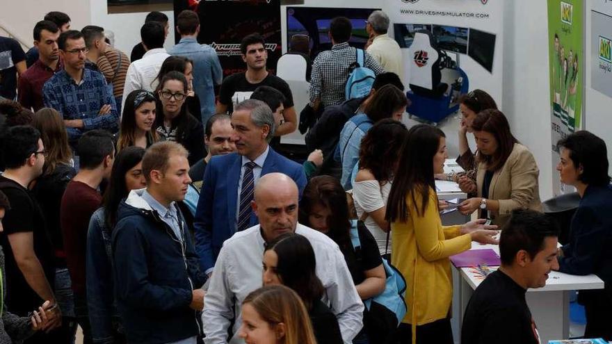 Asistentes a la feria.