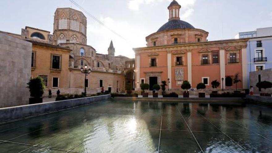 La recuperación de la fachada gótica de la Catedral se eterniza en Cultura