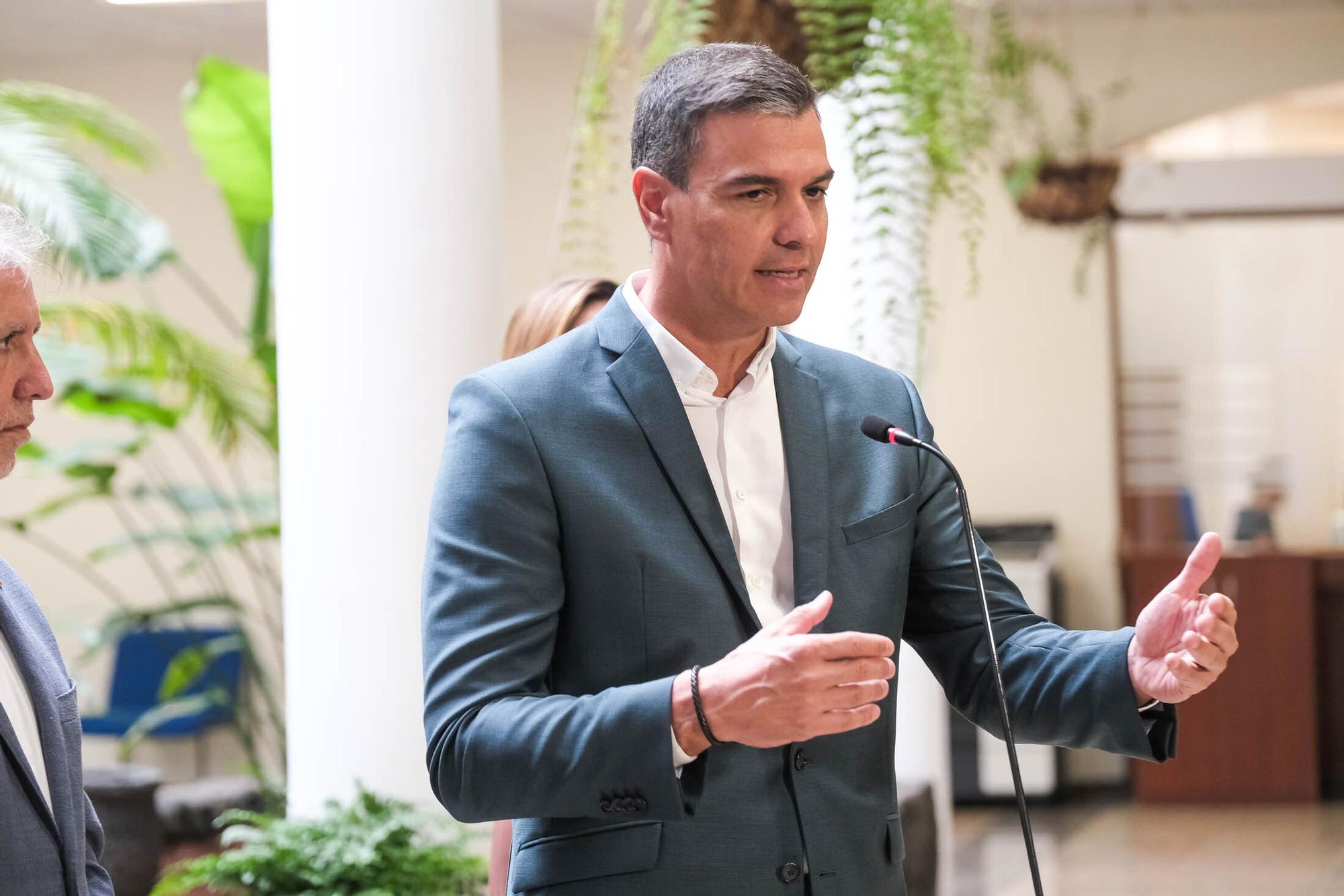 Encuentro entre Pedro Sánchez y Ángel Víctor Torres en el Cabildo de Lanzarote