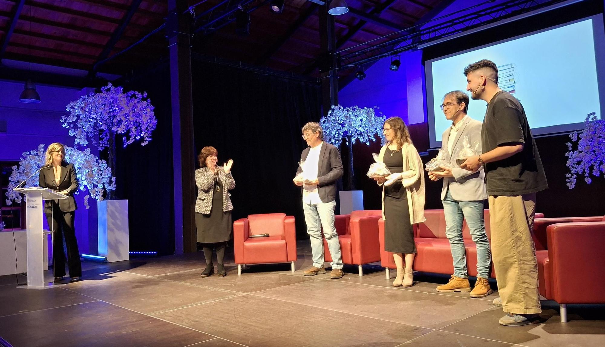 Las imágenes de los premios literarios "25 d'Abril" y de pintura Salvador Soria de Benissa