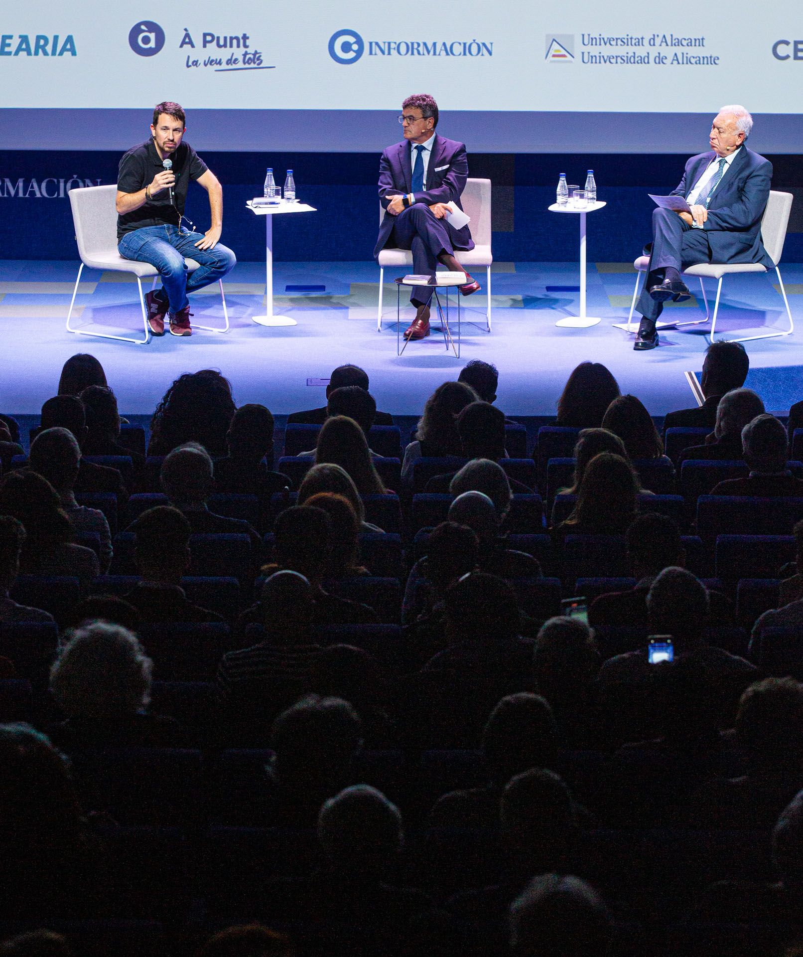 Así ha sido el cara a cara entre García-Margallo y Pablo Iglesias en el Club INFORMACIÓN