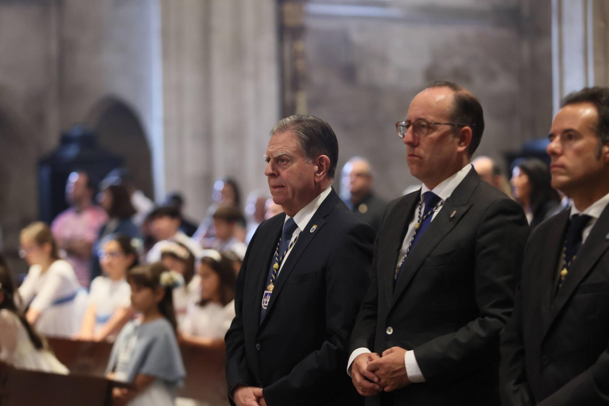 Así fue la misa del Corpus Christi en la catedral de Oviedo.