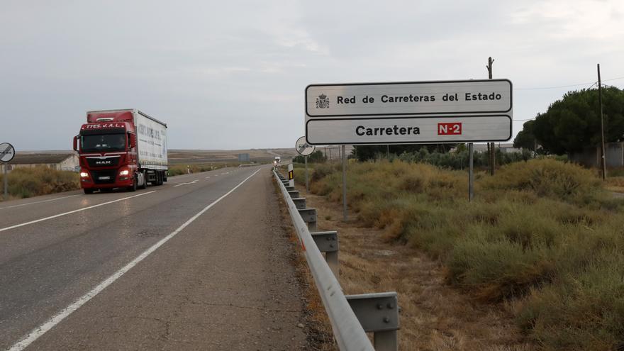 Los alcaldes de los pueblos de la N-2: &quot;Los agujeros son tremendos, está descuidada&quot;