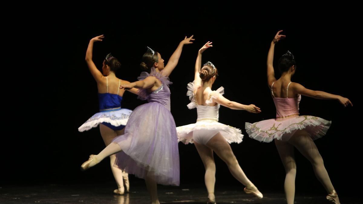 Todo un ejemplo de danza en el Auditorio de Cangas