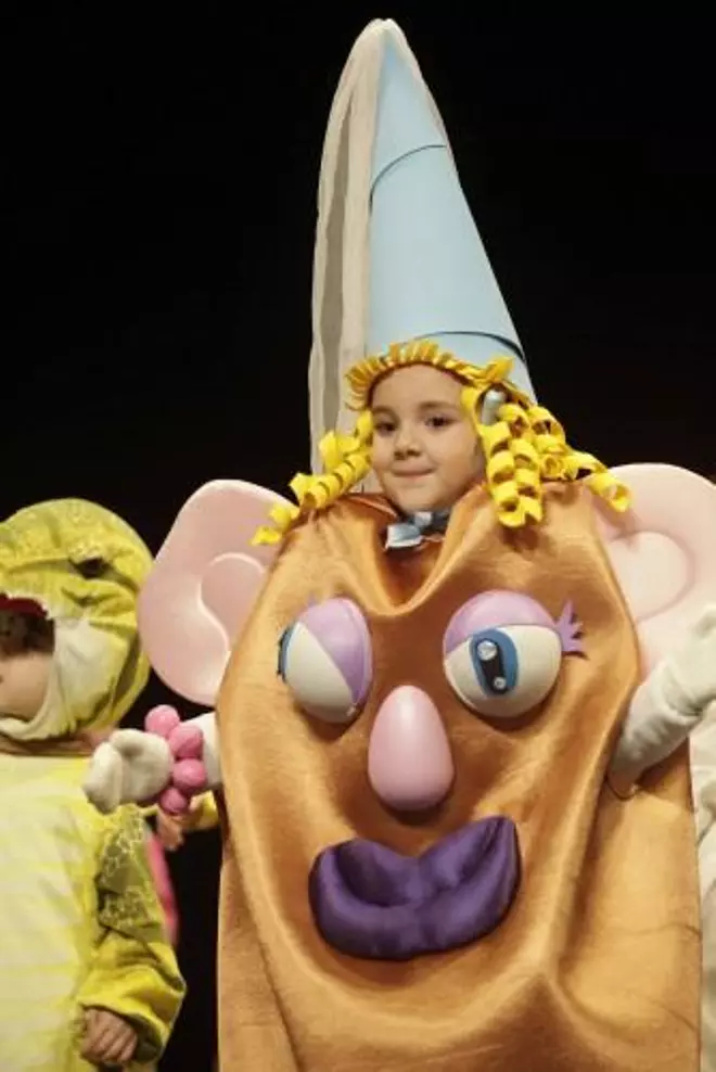 Desfile infantil de Antroxu en el Teatro Jovellanos de Gijón