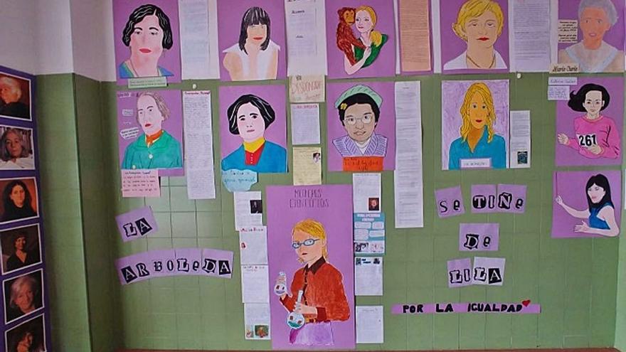 El colegio La Arboleda de Murcia celebró el Día de la Mujer con un mosaico de mujeres ilustres.