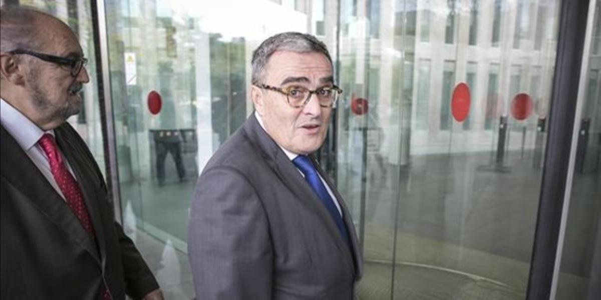 L’alcalde de Lleida, Àngel Ros, a la Ciutat de la Justícia quan va anar a declarar el dia 1 d’octubre.