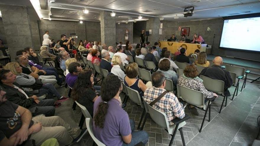 Encuentro de Podemos contra la pobreza energética.