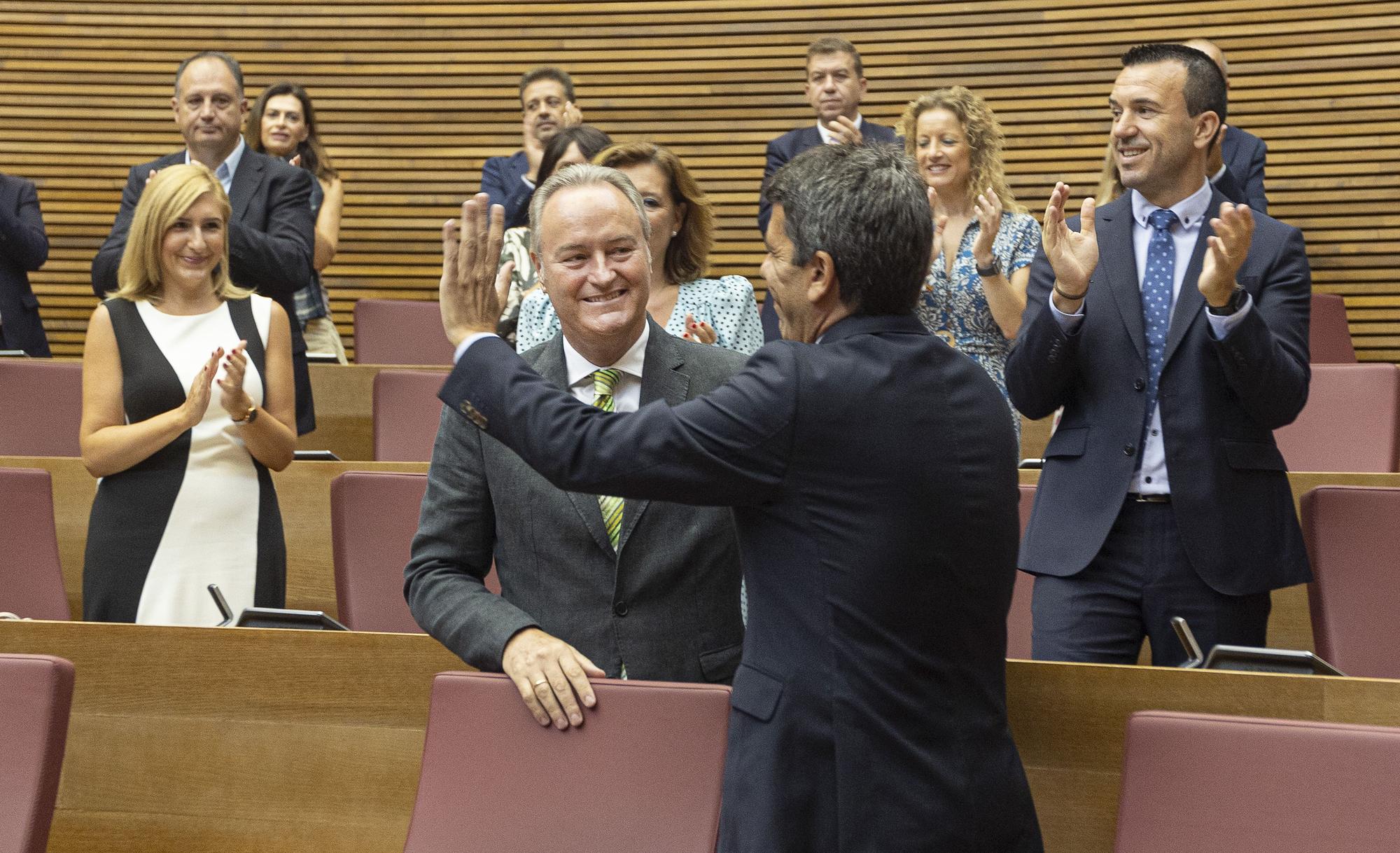 Las imágenes de Carlos Mazón durante el Pleno de Investidura