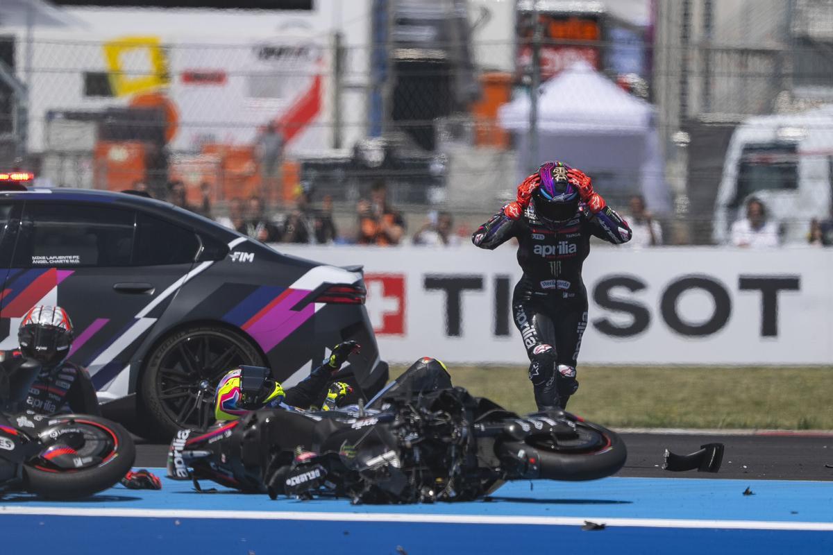 accident, crash BEZZECCHI Marco (ita), Aprilia Racing, Aprilia RS-GP26, portrait MARTIN Jorge (spa), Aprilia Racing, Aprilia RS-GP26, portrait ALDEGUER Fermín (spa), BK8 Gresini Racing MotoGP, Ducati Desmosedici GP25, portrait during the 2026 MotoGP Grand Prix of Hungary , on Balaton Park circuit, from June 5 to 7, in Hungary - Photo Studio Milagro / DPPI AFP7 07/06/2026 ONLY FOR USE IN SPAIN
