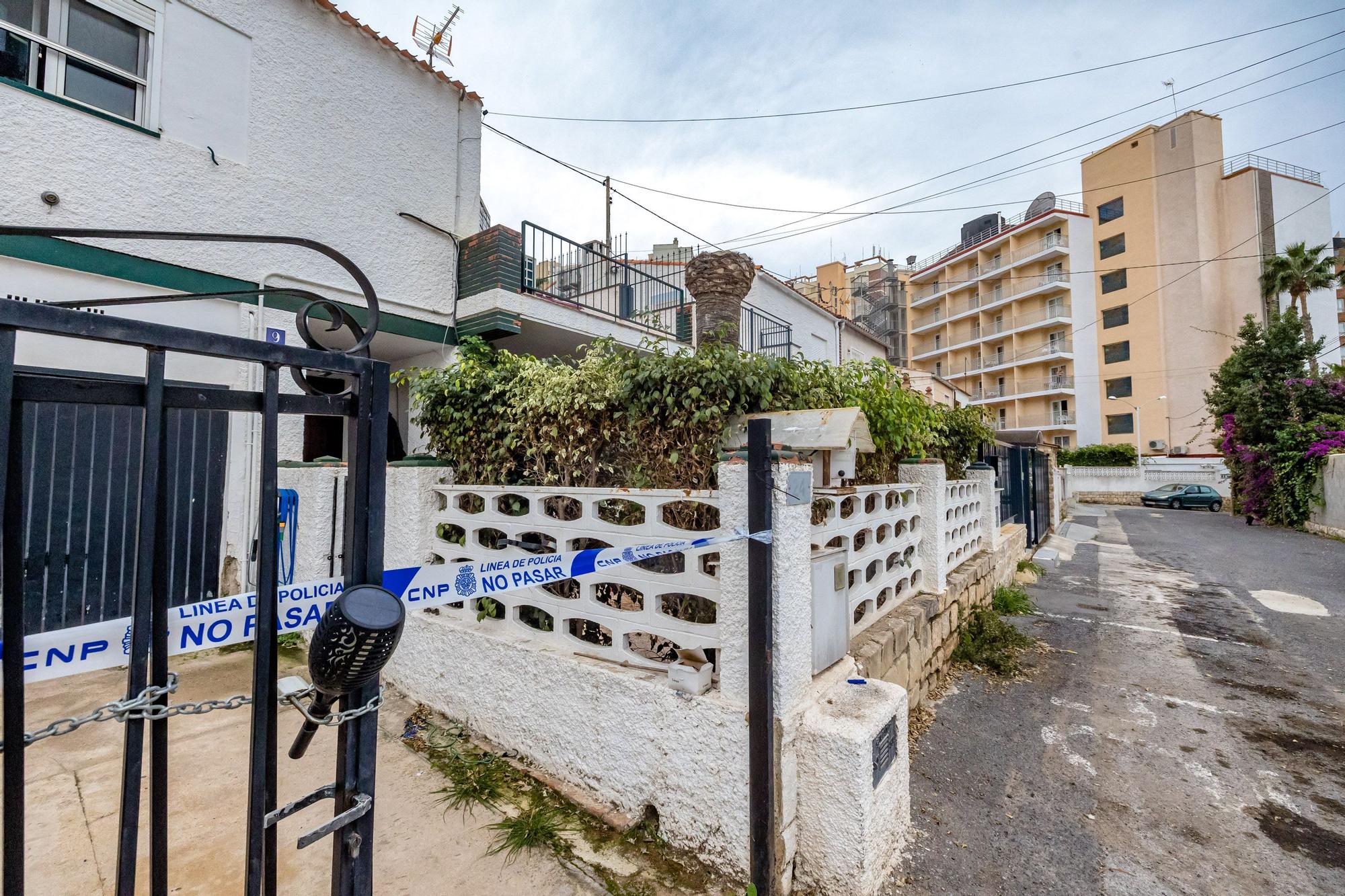 El incidente se produjo en un domicilio de la zona del Rincón de Loix y los dos hombres fueron trasladados con vida al Hospital Comarcal Marina Baixa en La Vila