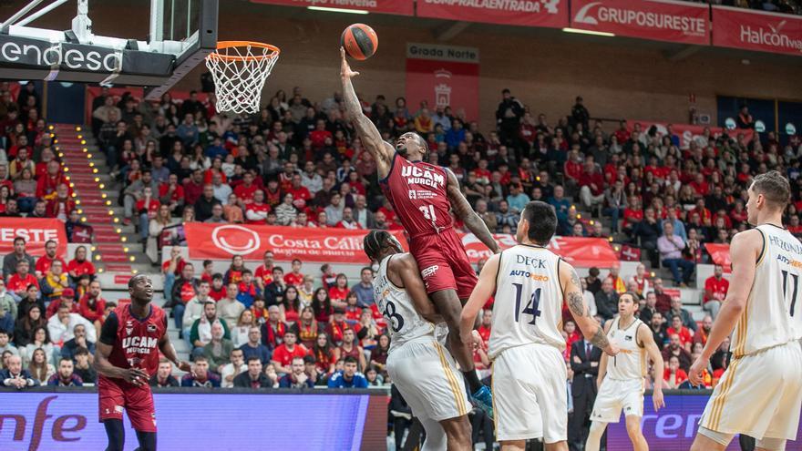 ¿Cuántas veces ha ganado el UCAM al Madrid y al Barça en la misma temporada en Murcia?