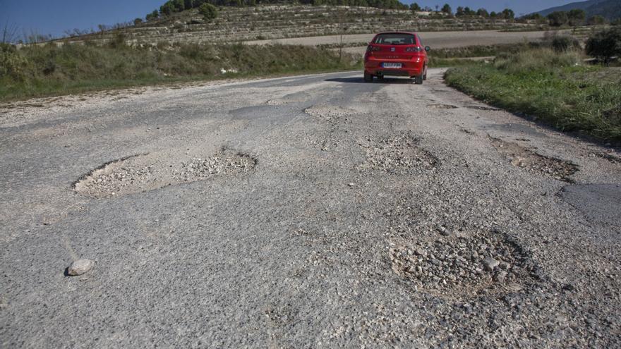 Más de 30 años sin solución en la carretera de Les Llacunes de Alcoy