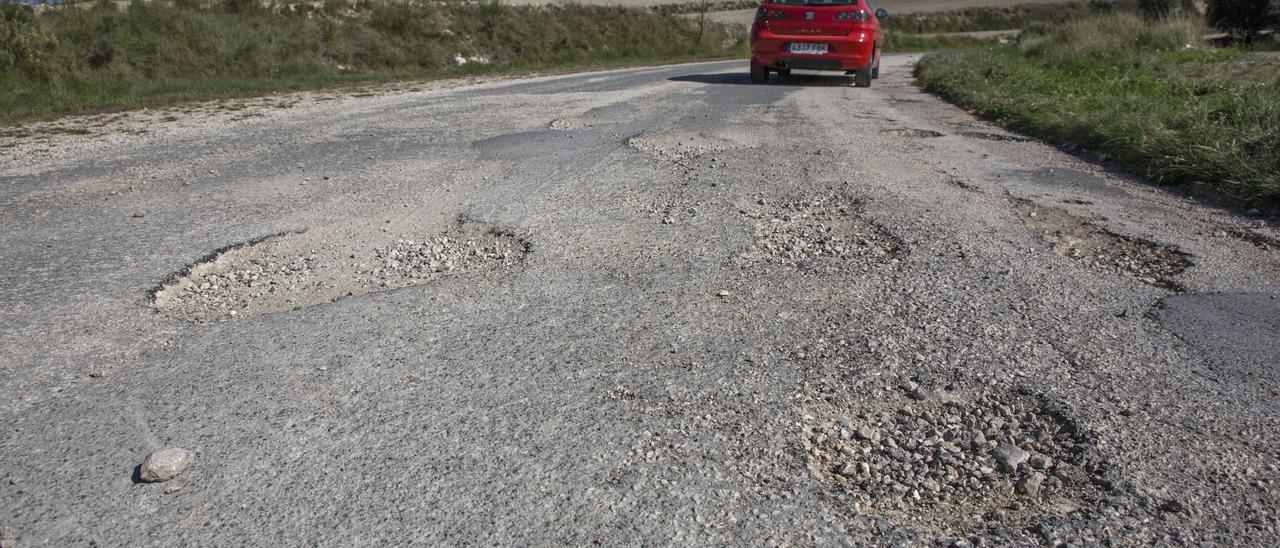 Estado actual de la carretera de Les Llacunes de Alcoy.