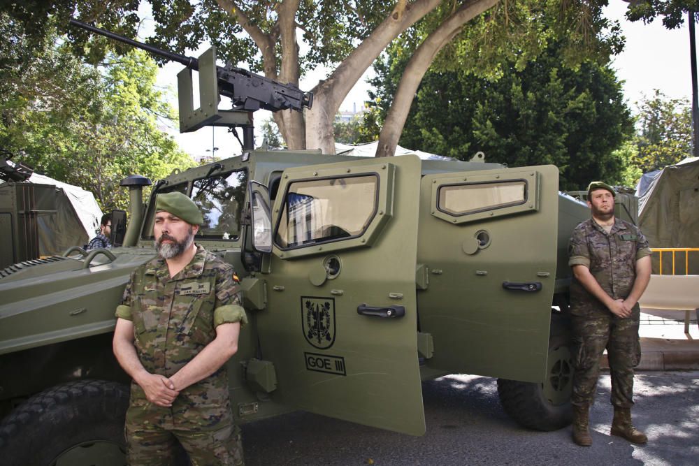 Exposición de vehículos y material militar en Orih