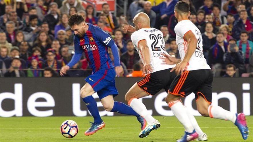 Messi mantiene vivo al Barça en la Liga (4-2)