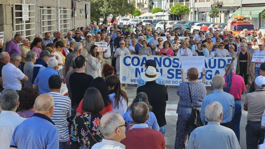 Concentración de la sanidad, ayer, en Moaña.   | // S.Á.