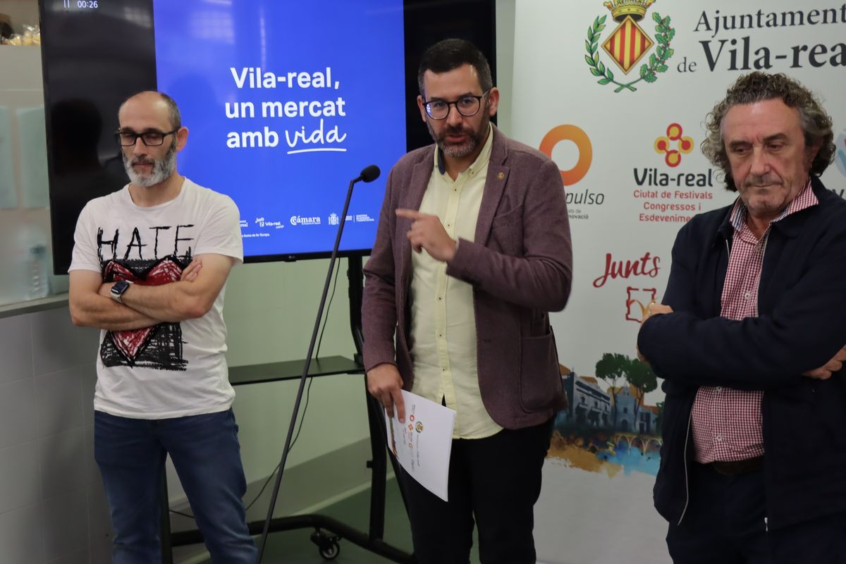 Manrique, el edil Vila y García, de la Cámara de Comercio, en la presentación de la nueva iniciativa del Mercat Central de Vila-real.