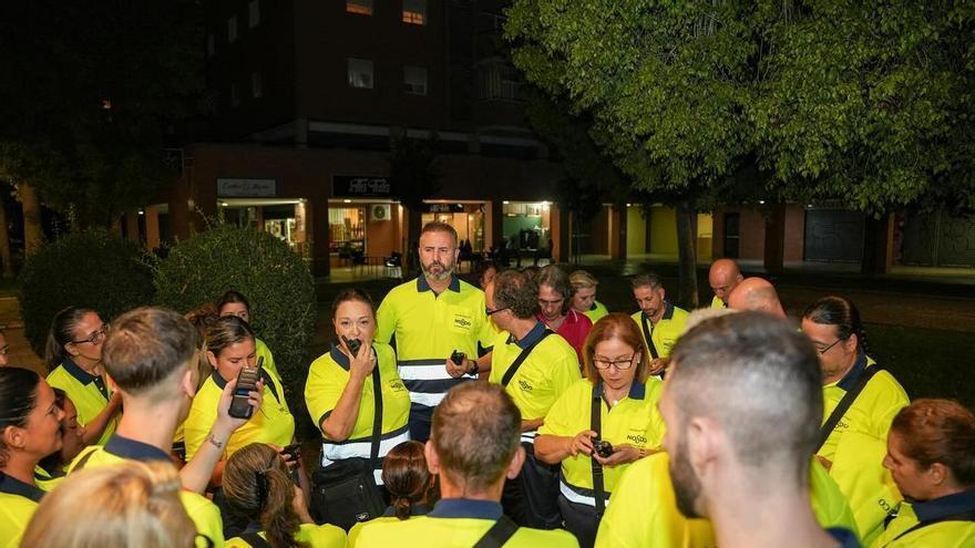El día y la noche de los serenos en Sevilla: de pasear por barrios a disuadir peleas "sin protección, linternas ni guantes"