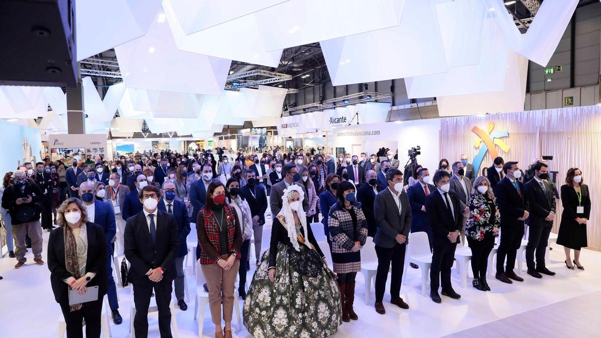 La delegación turística de la Comunidad Valenciana en Fitur ha guardado un minuto de silencio en memoria de los fallecidos en el incendio