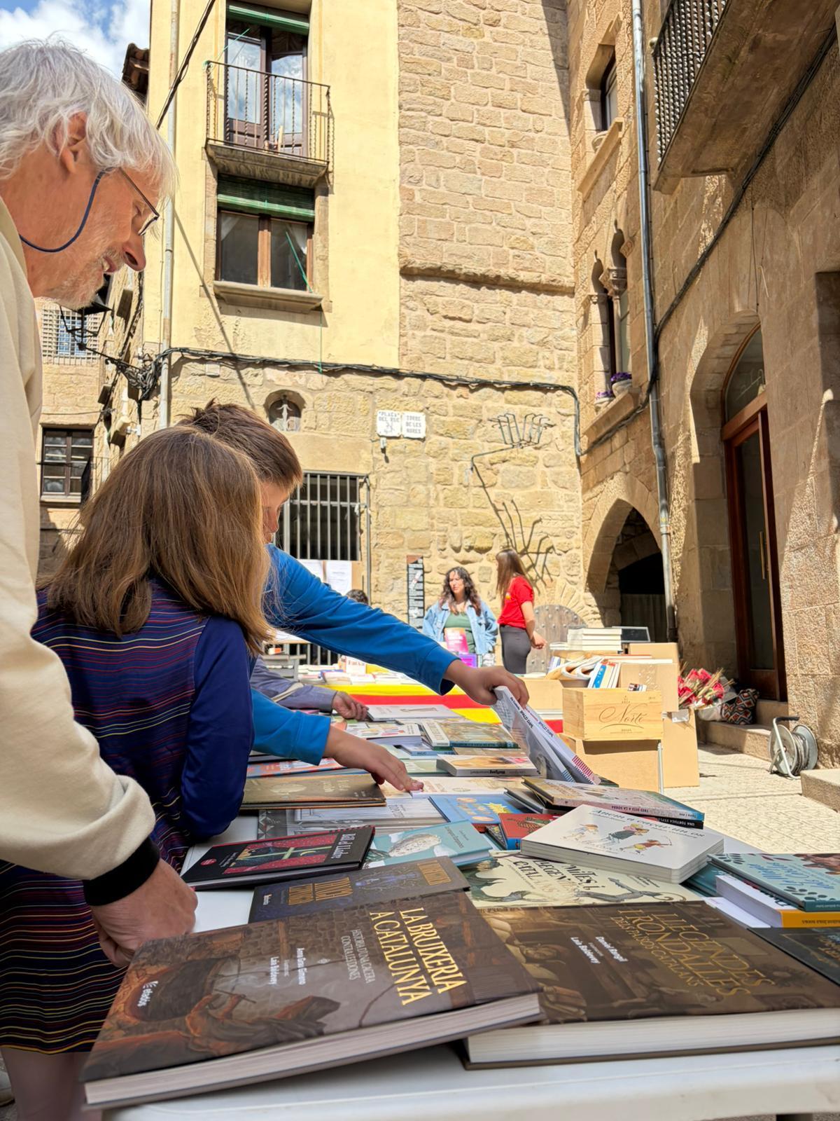 Una parada de llibres al centre de Solsona